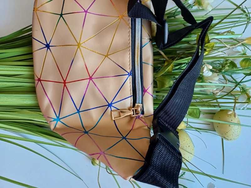 Złota torebka, saszetka, nerka