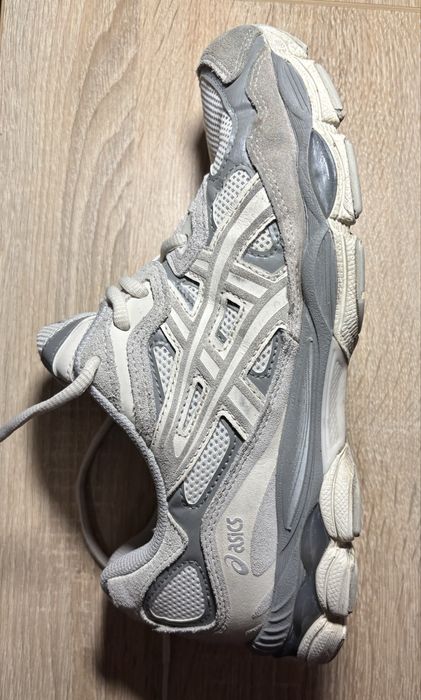 Кросівки  Asics.