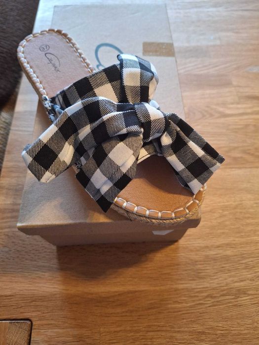 Wyprzedaz likwidacyjna - Nowe klapki damskie - 200 par -20 zl para