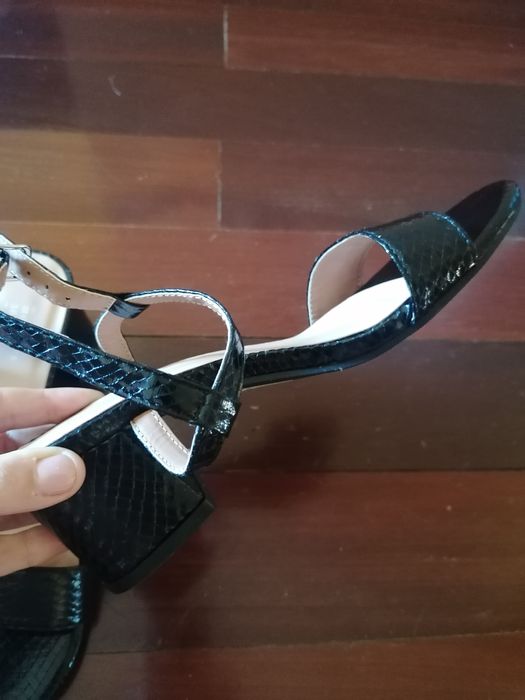 Sandálias pretas NOVAS