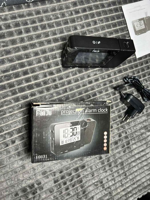 Годинник з лазерною проекцією