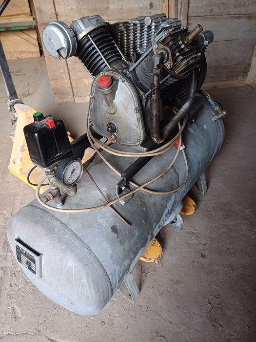 Niemiecki kompresor Blitz bania 250 litrów max 16 barów silnik 3KW