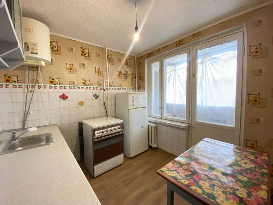 Лісовий масив, вул. Мілютенка, ГАЗ Метро Лісова. Кінотеатр Кіото