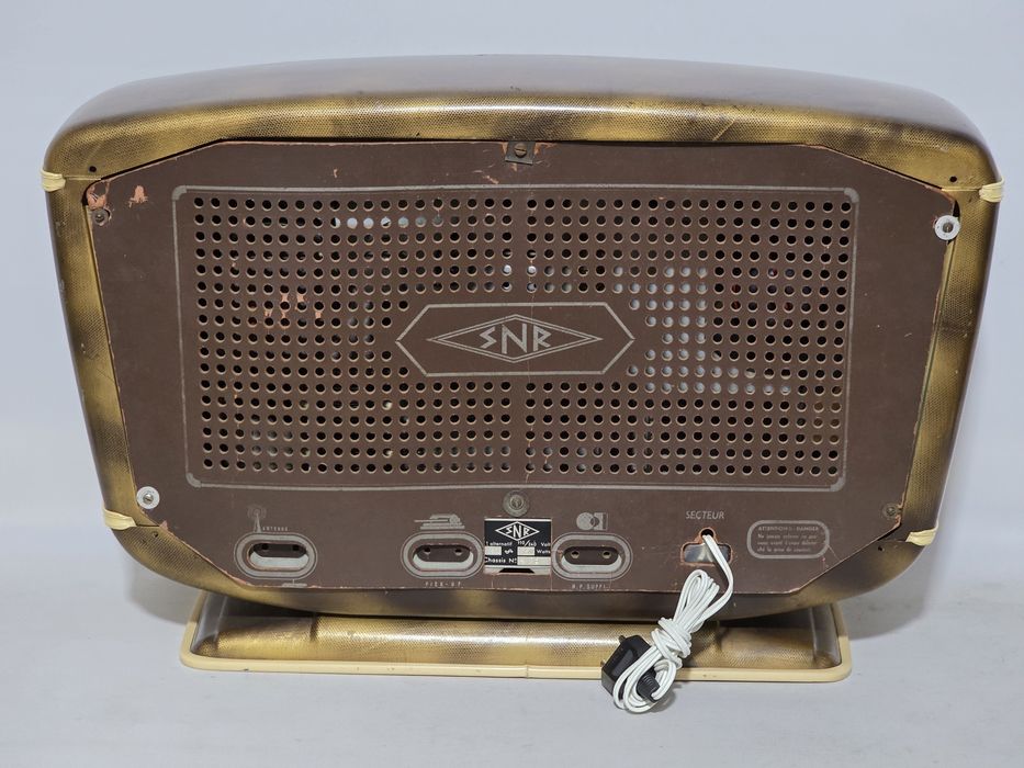 Rádio antigo reparado SNR