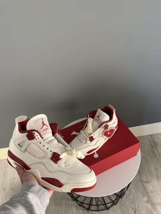 Air Jordan 4 Retro "Valentine's Day"