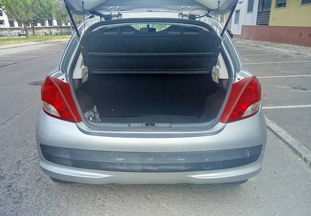 Peugeot 207 -5 Lugares Diesel 2010