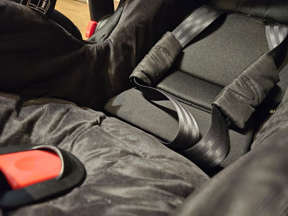 Fotelik isofix Graco Snugride i-Size z bazą 0-13 kg stan BDobry