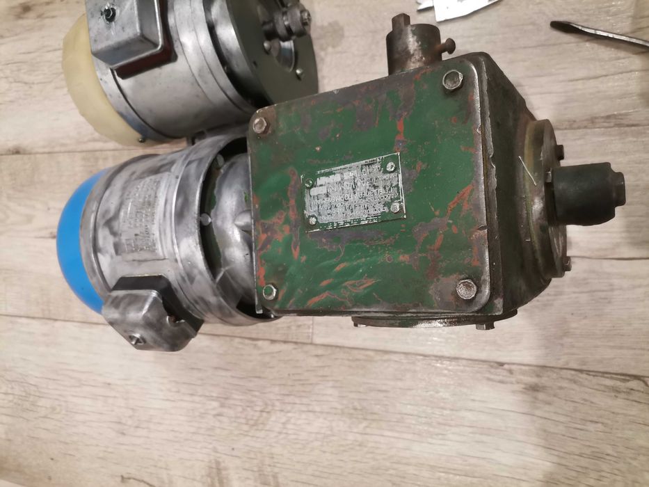 Электродвигатель с редуктором