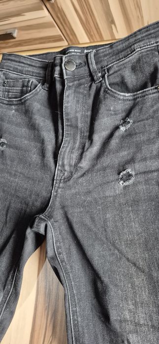 Spodnie jeans z przetarciami cieniowane  rozm. 34 stan bdb