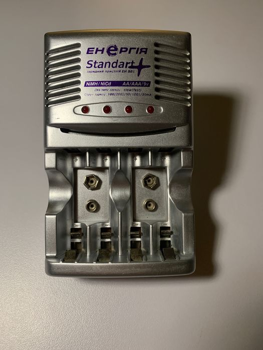 Зарядний пристрій для акумуляторних батарейок AA AAA Крона