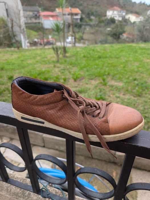 Sapatilhas castanhas