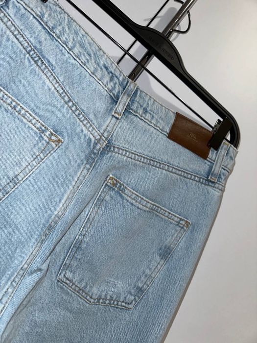 Джинси голубі ZARA 38 розмір з рваними колінами