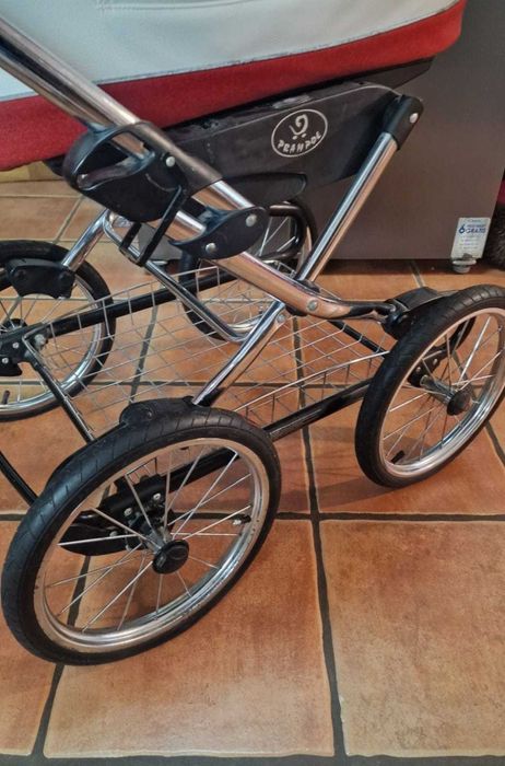 Carrinho lindo em pele e tecido