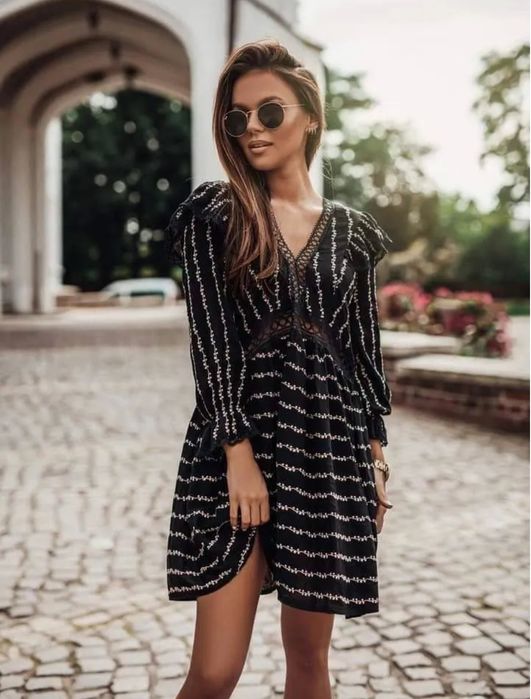 Sukienka czarna z haftem Cocomore 36 S