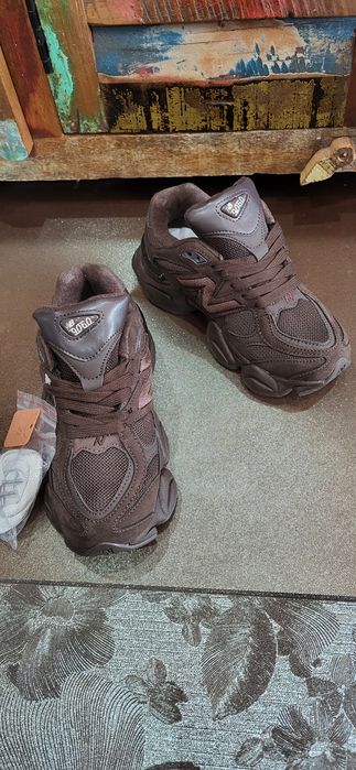 Czekoladowe sneakersy damskie new balance 9060 brązowe 37