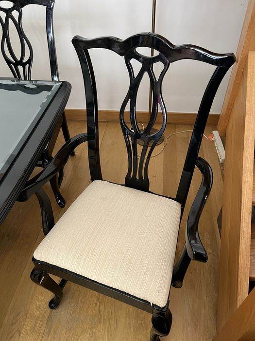 Conjunto de mesa e cadeiras estilo arte nova em preto