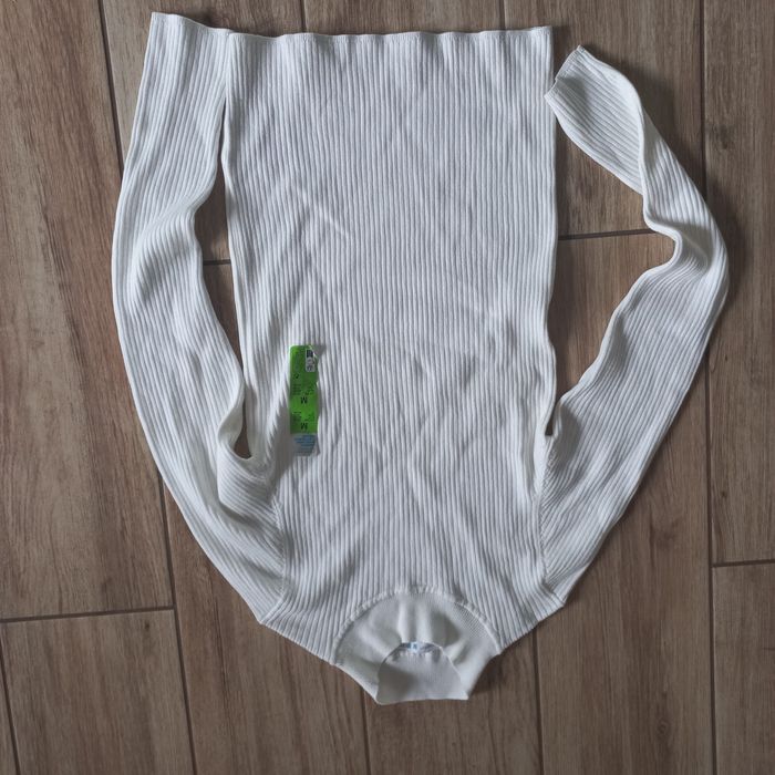Nowa- firmowa  bluza  damska-M