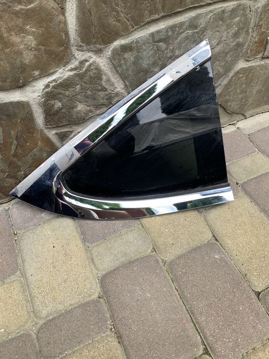 Форточка правая Tesla X  2020