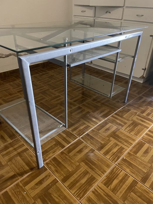 Mesa de ferro com vidros