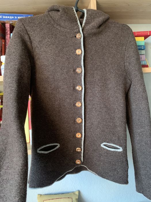 Кофта з 100% шерсті, німецького виробника, з унікальними гудзиками.