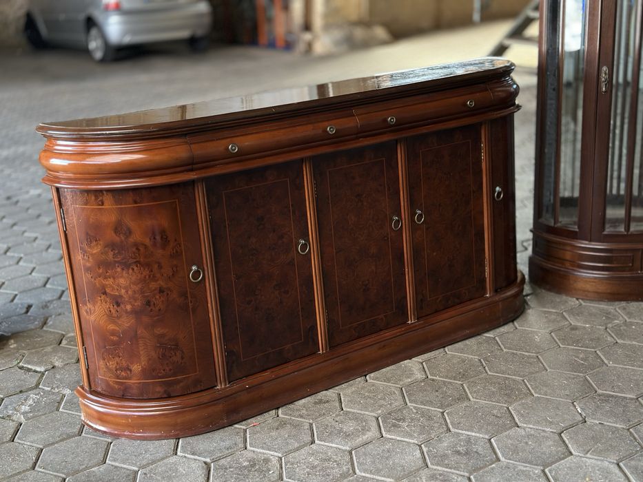 Moveis em folha de raiz de nogueira