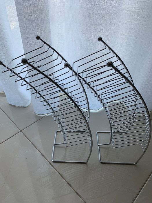 Prateleiras suportes para 40 DVD ou CDs. Como novas. Valor 15€