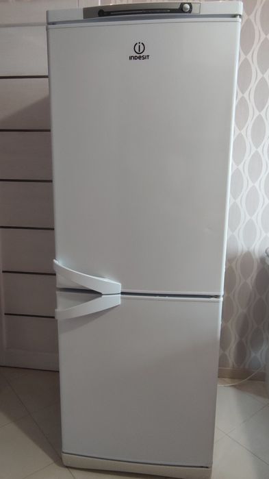 Продам холодильник INDESIT