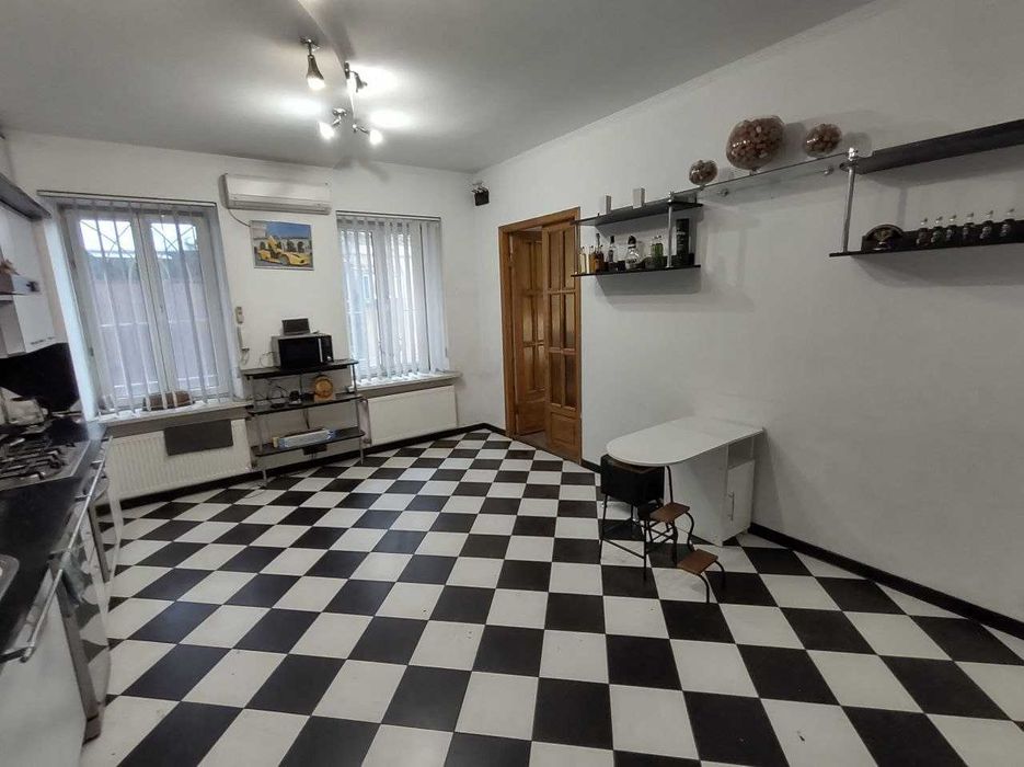 Двухэтажная квартира с ремонтом и своим двором на Молдаванке