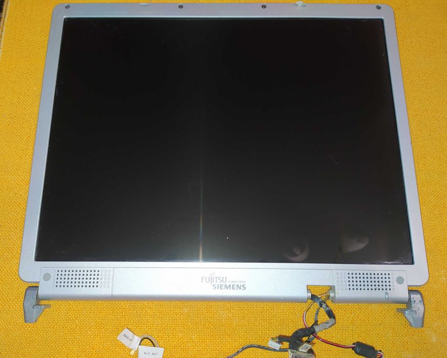 Obudowa klapa matrycy wraz z matrycą Fujitsu Siemens Amilo L7300