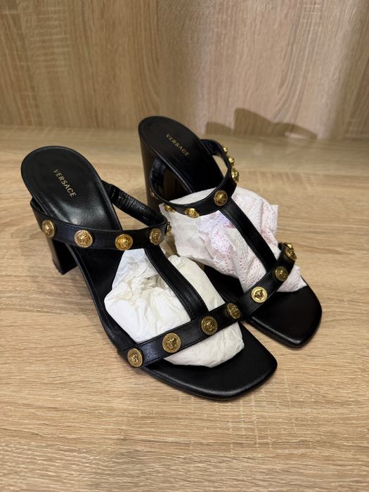 Кожаные босоножки Versace