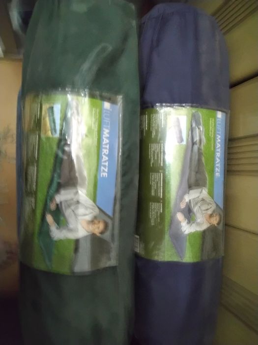 2 sacos cama mais dois colchões e tenda de praia um pessoa  novo