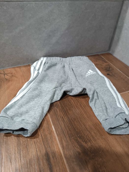 Adidas komplet bluza i spodnie rozmiar 68