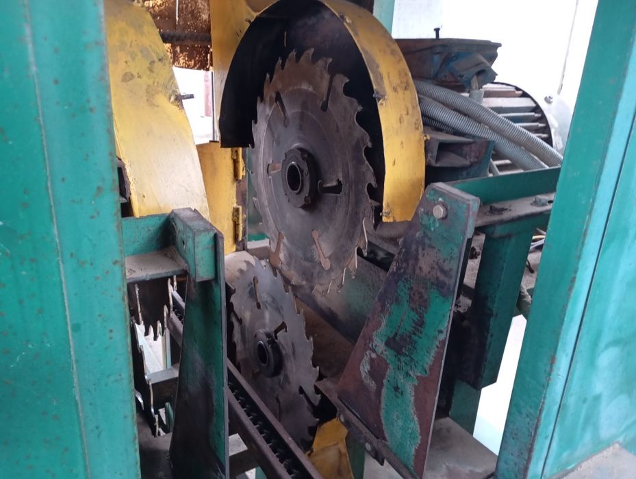 Верстати деревообробні розпилові для виготовлення обрізаної дошки