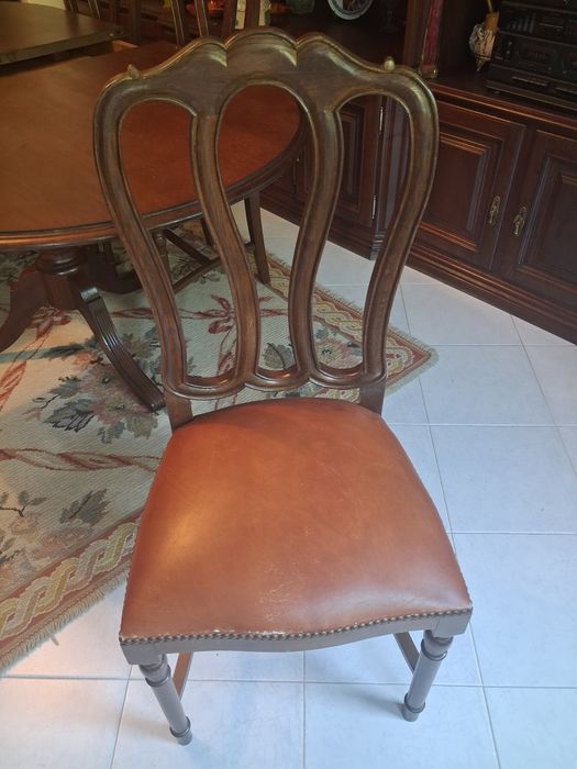 Conjunto mesa e cadeiras