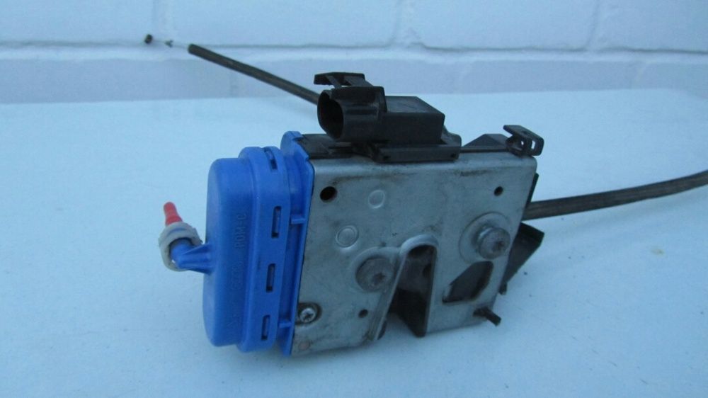 Замок передней правой и задней правой двери Audi A8 D2 1994-2002