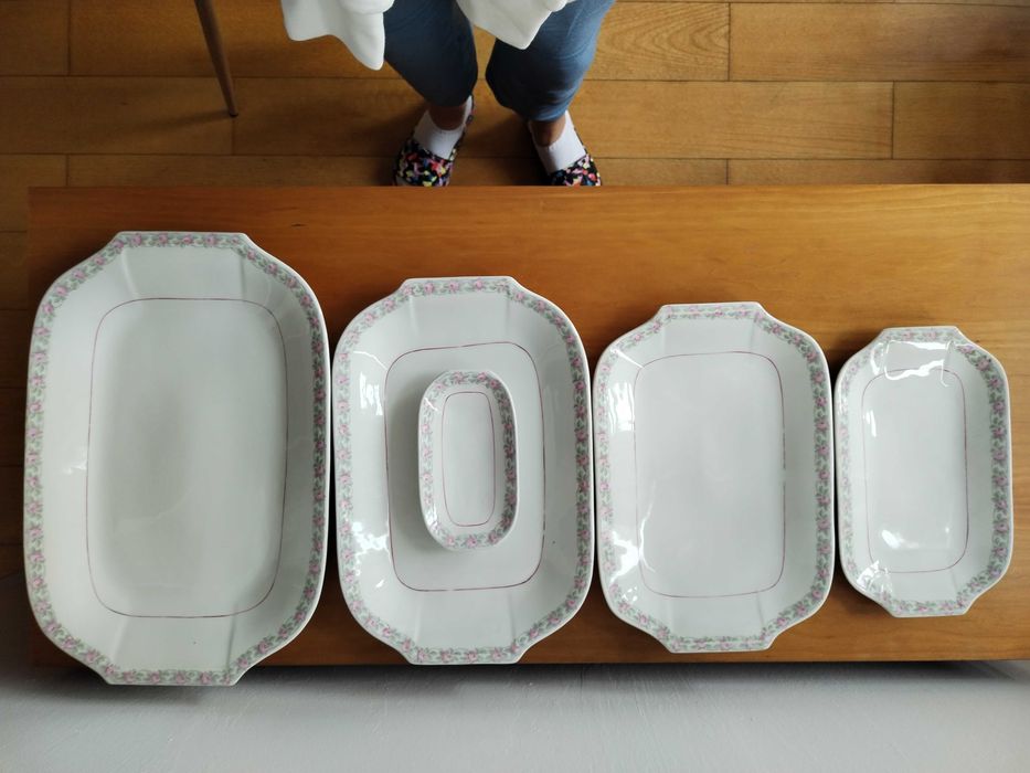 Duas terrinas e  cinco travessas Vista Alegre - anos sessenta.