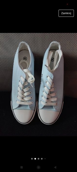 Błękitne trampki buty