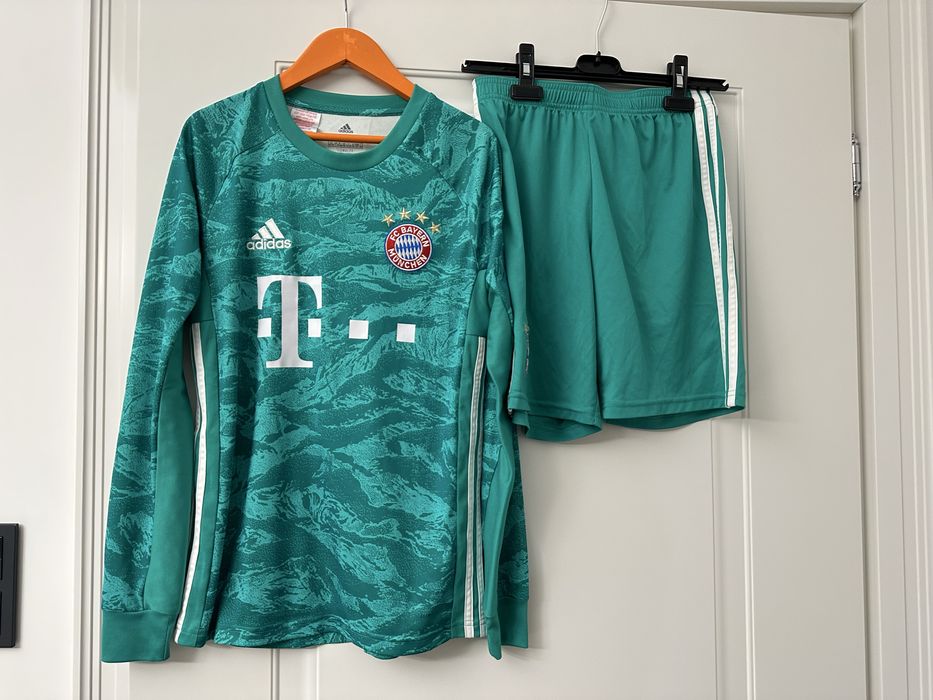 Футбольна форма Adidas FC Bayern Munchen (оригінал)