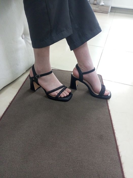 Класні босоніжки