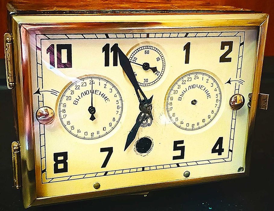 годинник із радіоприймача "Рассвет" (Rassvet) радянського 50-х років!