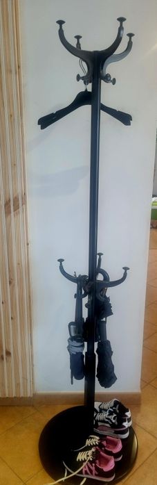 Cabide de metal em perfeito estado