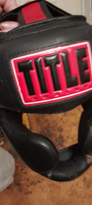 Продам шлем и перчатки для бокса