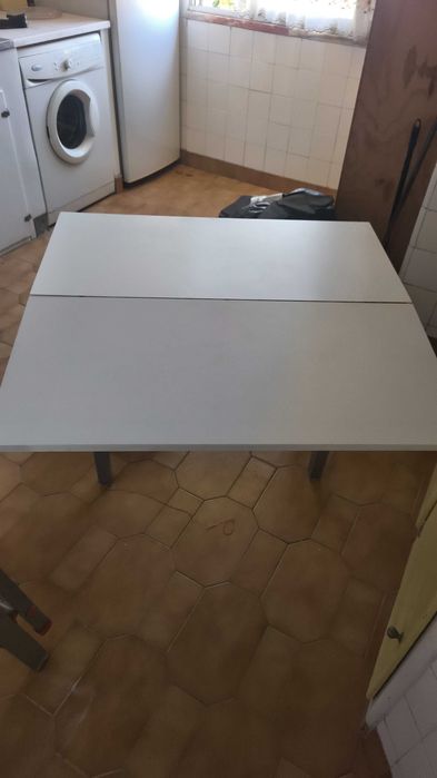 Mesa de cozinha branca