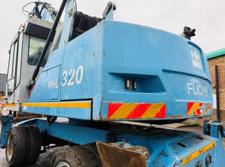 Екскаватор для перевалки лісу , металолома FUCHS MHL 320