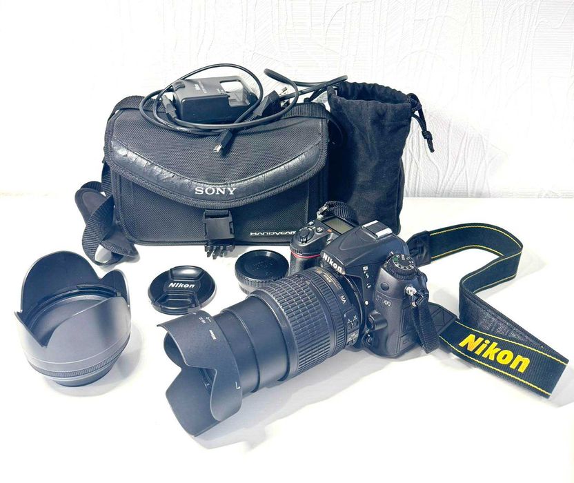 Цифрова дзеркальна камера NIKON D7000 з об'єктивом AF-S DX Nikkor