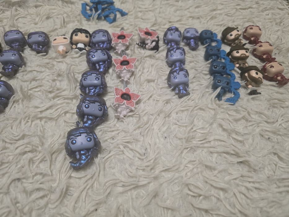 Киндер очень странные дела