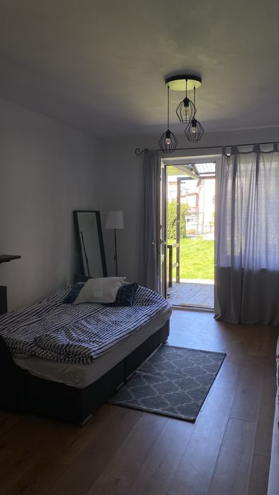 Klimatyczna kawalerka z tarasem w sercu Helu