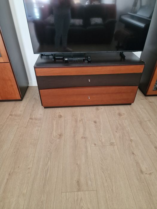 Móvel sala cristaleira e televisão