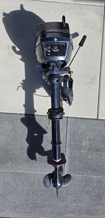 Silnik zaburtowy Evinrude 4 KM 2T (dwusuw) – lekki, wbudowany zbiornik