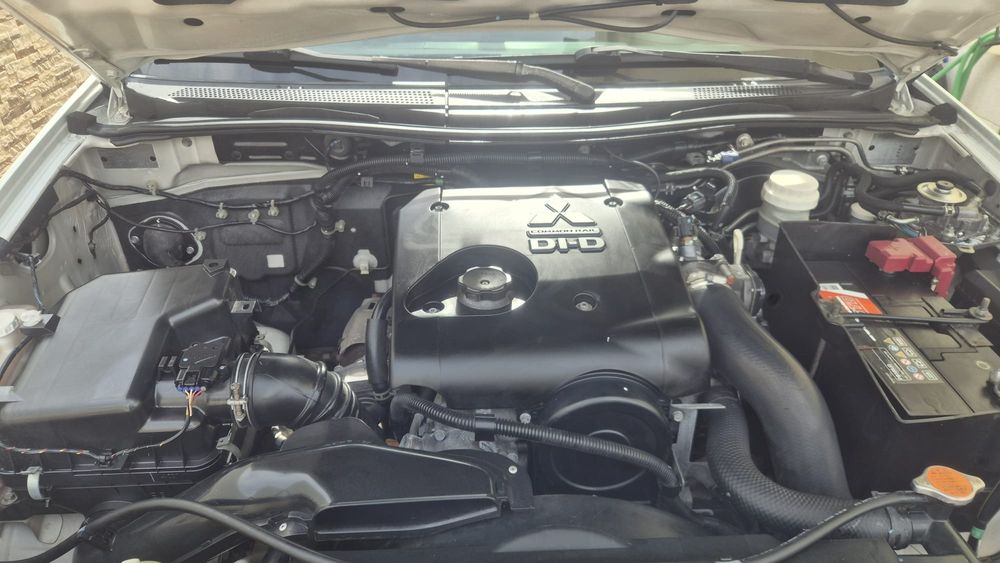 Mitsubishi L 200 2.5cc 5 Lugares